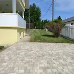 Szandra Apartmanhaz Gyenesdias