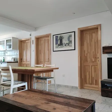 Szandra Apartmanhaz * Gyenesdias