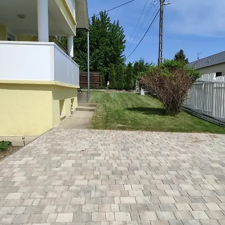 Szandra Apartmanhaz Gyenesdias