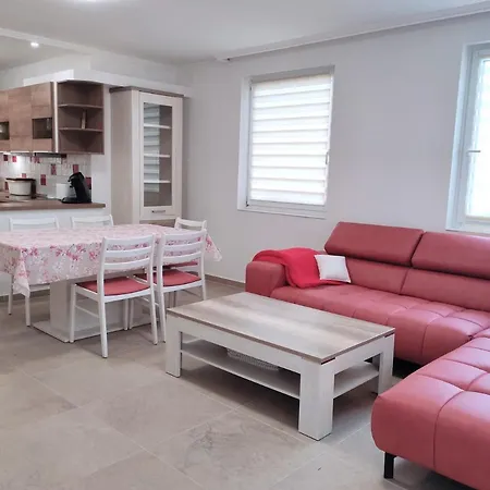 Szandra Apartmanhaz * Gyenesdias