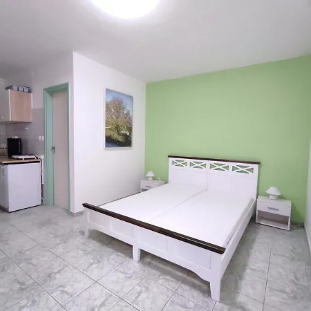 Szandra Apartmanhaz Apartment Gyenesdias