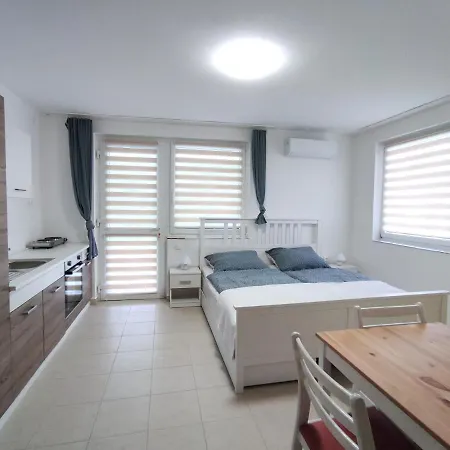 Szandra Apartmanhaz *