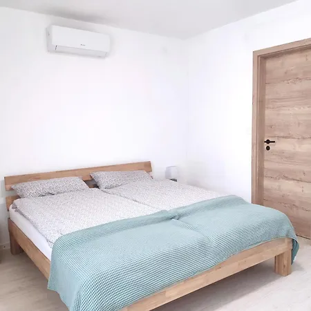 Szandra Apartmanhaz * Gyenesdias