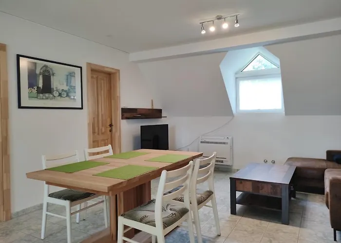 Szandra Apartmanhaz * 根尼斯迪亚斯